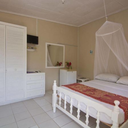 Keegans Beachside Hotel Bequia Island Eksteriør billede