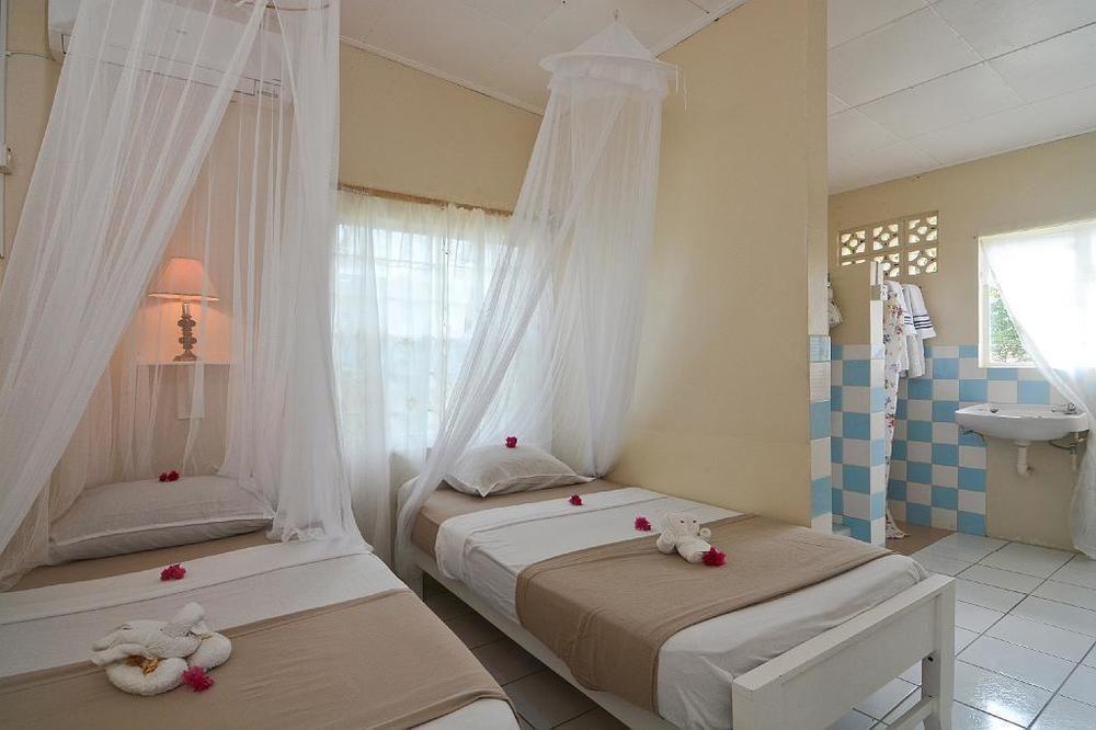 Keegans Beachside Hotel Bequia Island Eksteriør billede