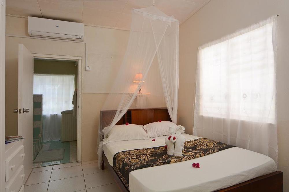 Keegans Beachside Hotel Bequia Island Eksteriør billede