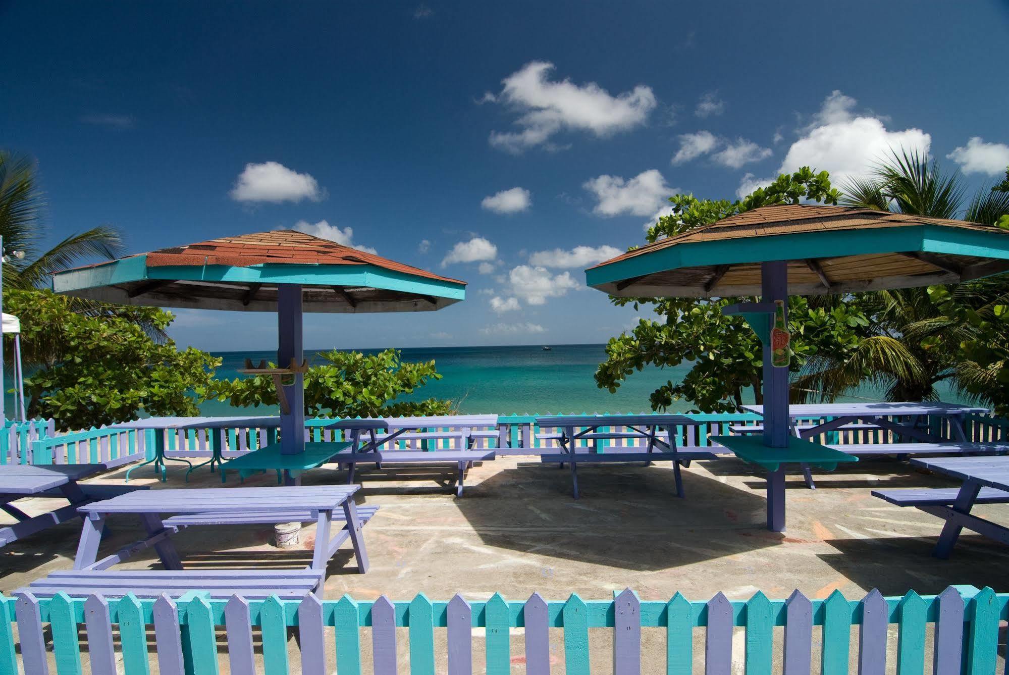 Keegans Beachside Hotel Bequia Island Eksteriør billede